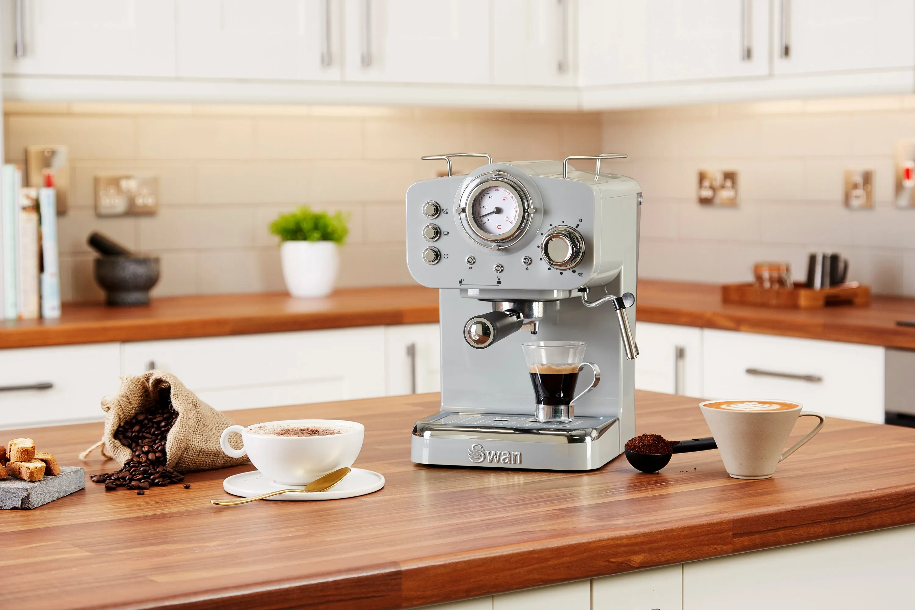 Swan Retro Pump Espresso Coffee Machine